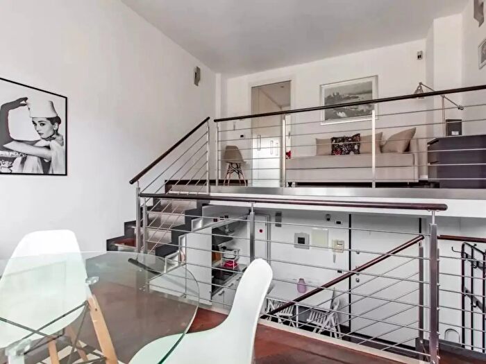 Appartamento trilocale in affitto in Via Bergonzoli, Milano