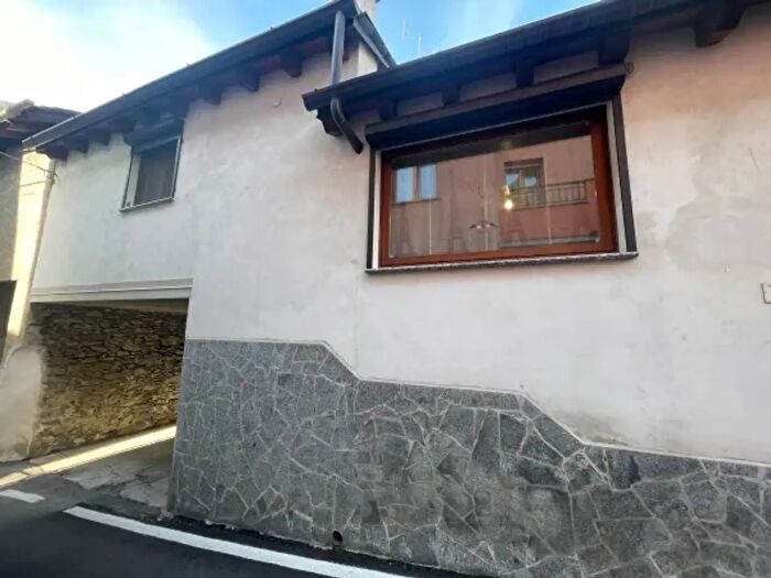 Casa trilocale in vendita in Via Case Barri, Talamona