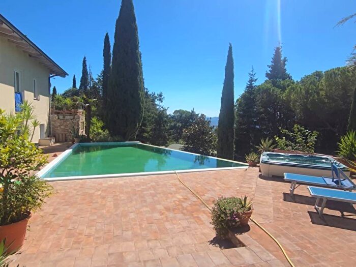 Casa con 6 locali in vendita in Via del Colle, La Trinità, Corciano