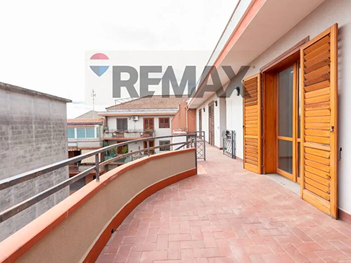 Appartamento con 5 locali in vendita in Via Firenze, Aci Castello