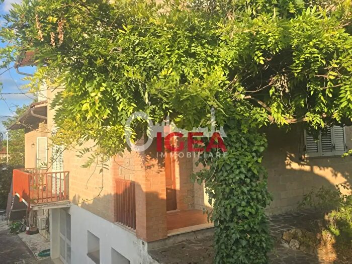 Casa con 7 locali in vendita in Monteroni DArbia