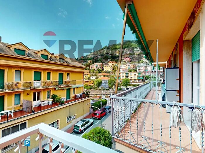 Appartamento trilocale in vendita in Via Revello, Recco