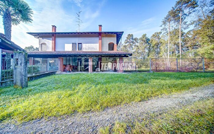 Casa quadrilocale in vendita in Via Gian Lorenzo Bernini, Besnate