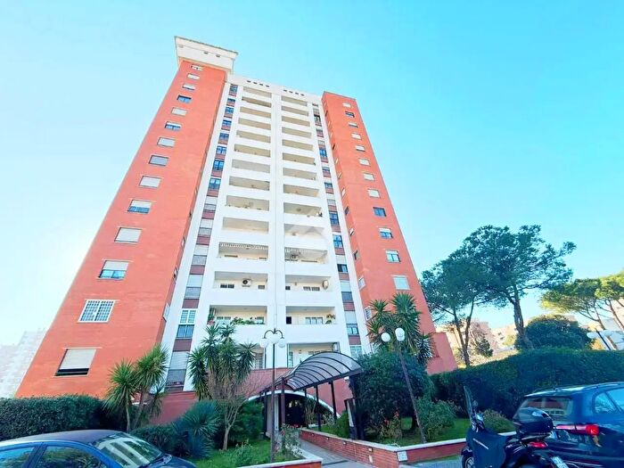 Appartamento quadrilocale in vendita in Via Laurentina, Roma