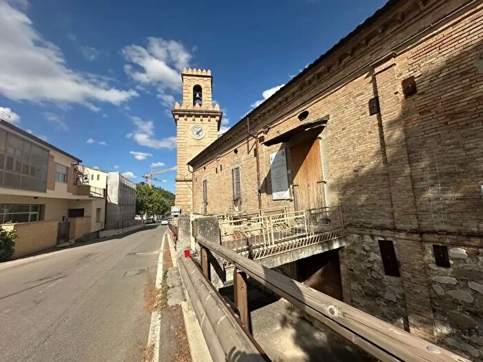 Casa con 7 locali in vendita in Via Alcide De Gasperi, Torricella Sicura