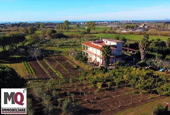 Casa con 7 locali in vendita in Sessa Aurunca