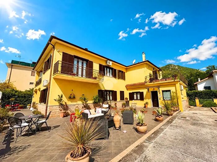 Casa con 10 locali in vendita in Via Raccordo Ausonia, Cassino