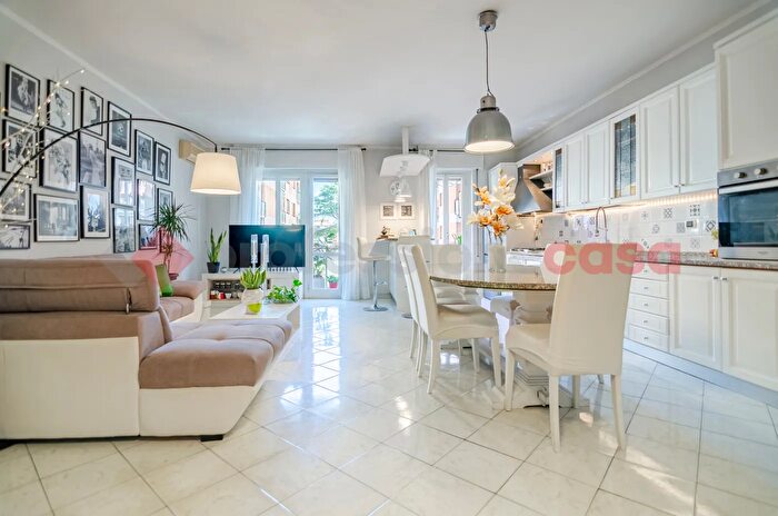 Appartamento trilocale in vendita in Via Marco Valerio Corvo, Roma