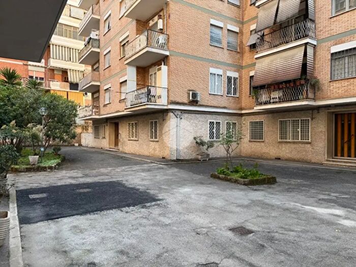 Appartamento monolocale in affitto in Via Raffaele Calzini, Roma