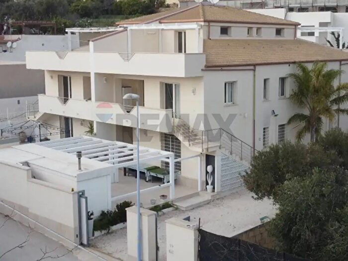 Casa con 11 locali in vendita in Via Rita Gibilaro d, Agrigento