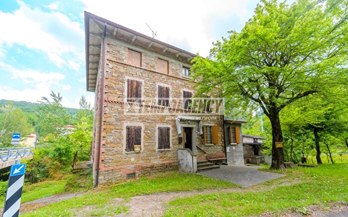 Casa con 5 locali in vendita in Via Valrossenna, Polinago