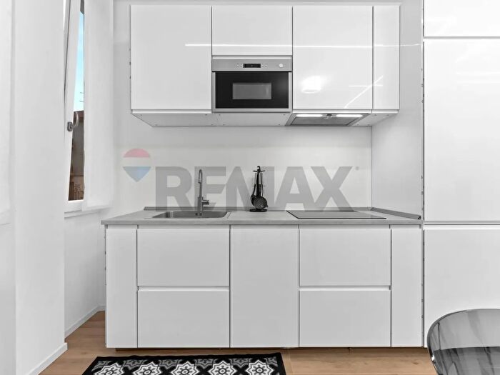 Appartamento monolocale in vendita in Via Desenzano, Milano