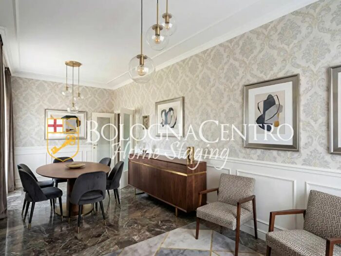 Appartamento con 5 locali in vendita in Viale Quirico Filopanti, Bologna