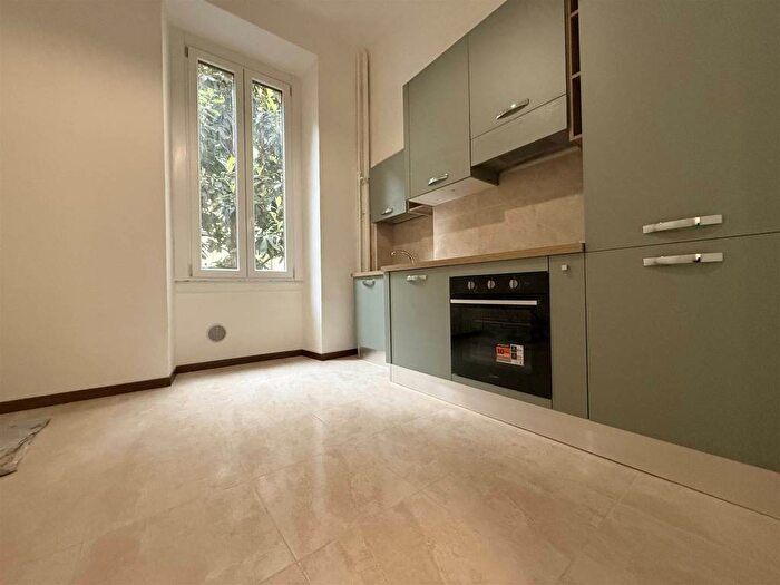 Appartamento bilocale in affitto in Via Luigi Settembrini, Centrale, Milano