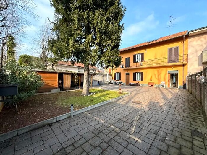 Casa trilocale in vendita in Viale dei Kennedy, Rescaldina