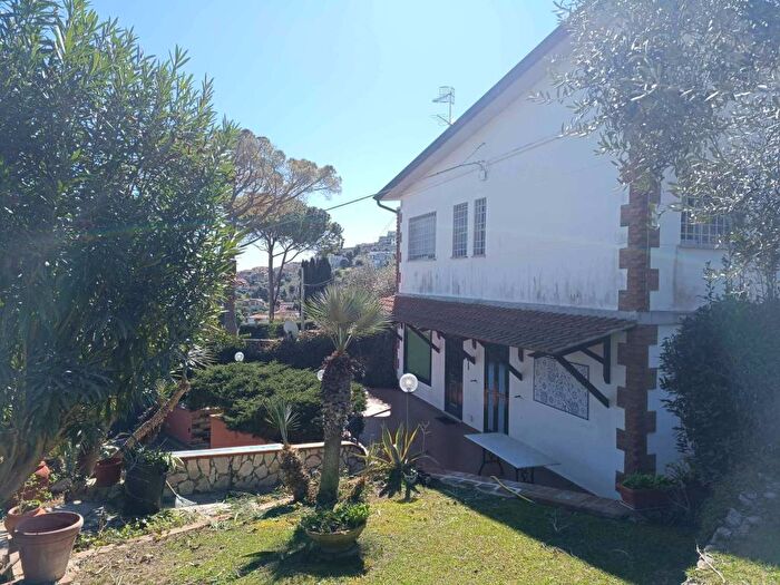 Casa con 6 locali in affitto in Via della Valle, Centro, San Felice Circeo