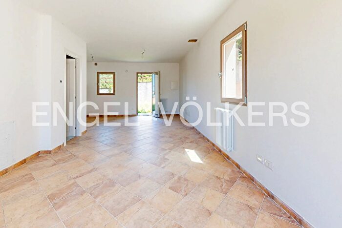 Casa con 5 locali in vendita in Via Ginestrella, San Benedetto Val Di Sambro