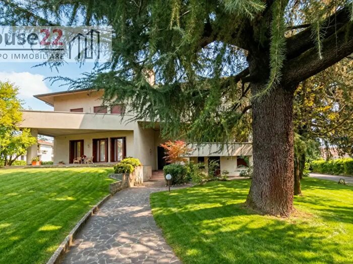 Appartamento con 7 locali in vendita in Via Battaglione Stelvio, Vicenza