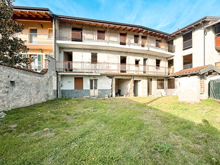 Casa in vendita in Via Piana, Paruzzaro