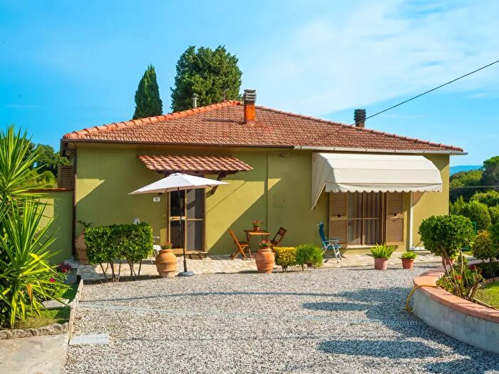 Appartamento con 7 locali in vendita in Rosignano Marittimo