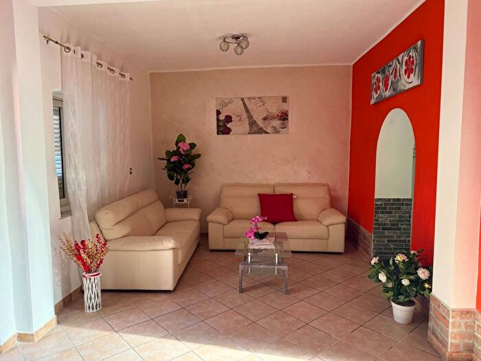 Casa con 6 locali in affitto in Via Roma, Villasor