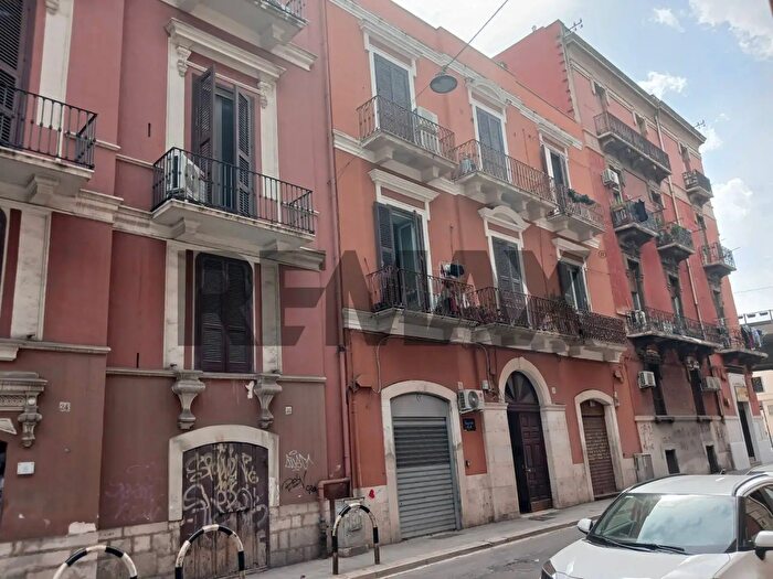 Appartamento trilocale in vendita in Via Luigi Zuppetta, Bari