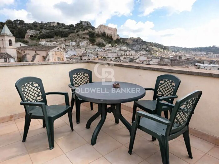 Casa con 6 locali in vendita in Via Alfieri, Scicli