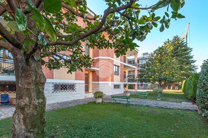 Appartamento quadrilocale in vendita in Via Alessandro Manzoni, Bussolengo