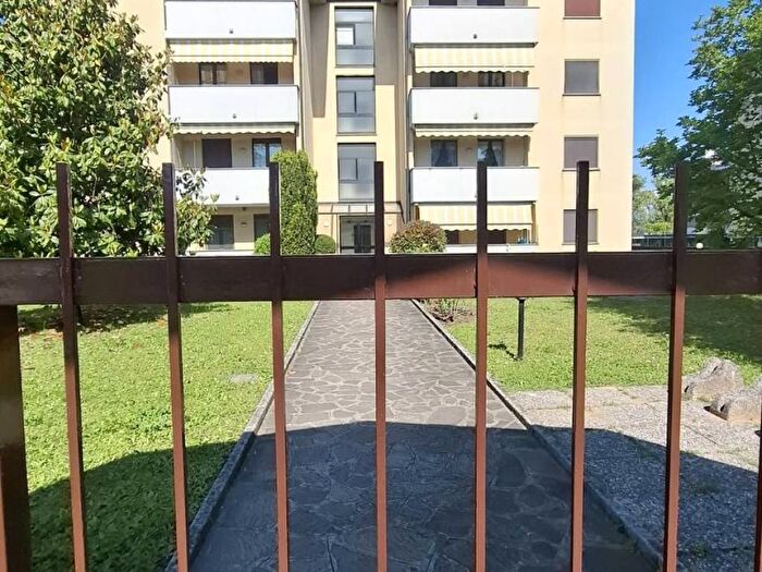 Appartamento con 5 locali in affitto in Via Papa Giovanni XXIII, Busnago