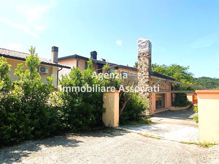 Casa con 6 locali in vendita in Bassano Del Grappa