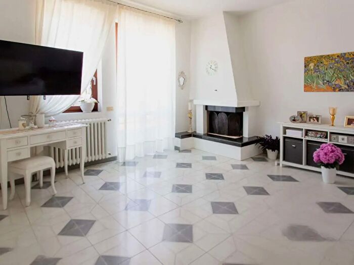 Appartamento con 5 locali in affitto in Carmignano