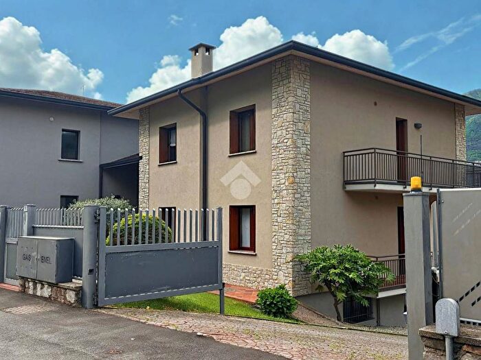 Appartamento trilocale in affitto in Via del Castagneto, Centro, Darfo Boario Terme
