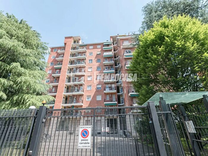 Appartamento trilocale in affitto in Via Val dOssola, Milano