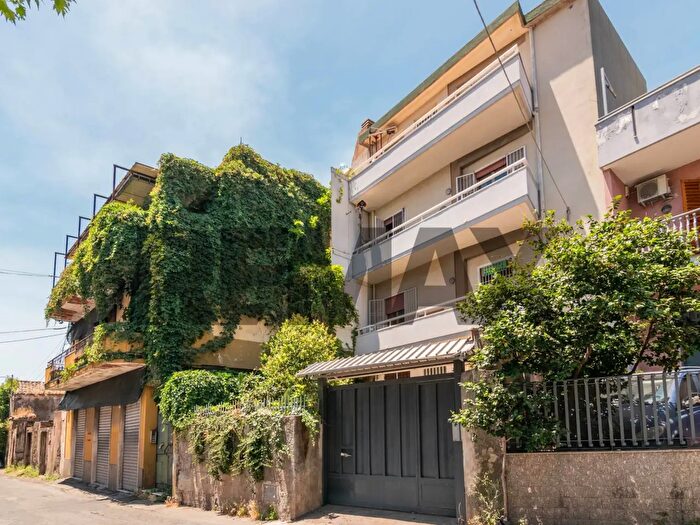 Casa con 12 locali in vendita in Acireale