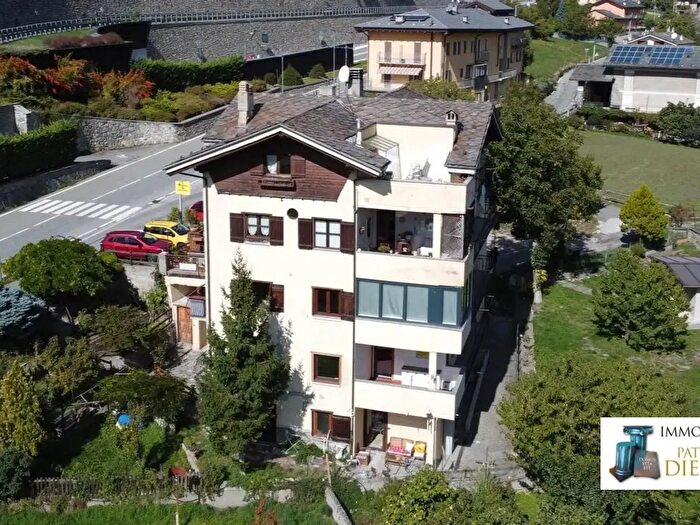 Appartamento con 5 locali in vendita in Frazione Signayes, Aosta