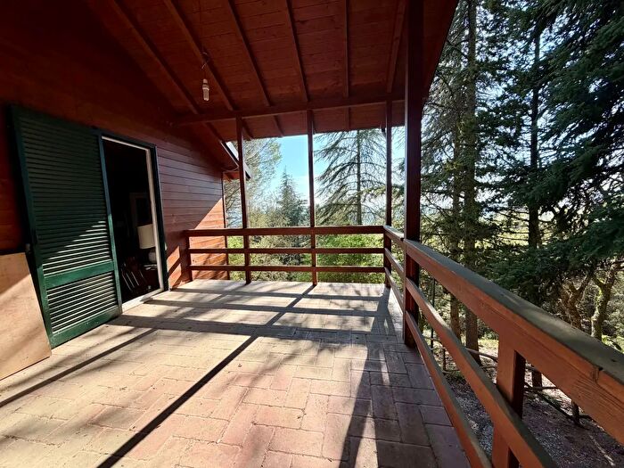 Casa con 8 locali in vendita in Strada Pantano Pieve Petroia, Perugia