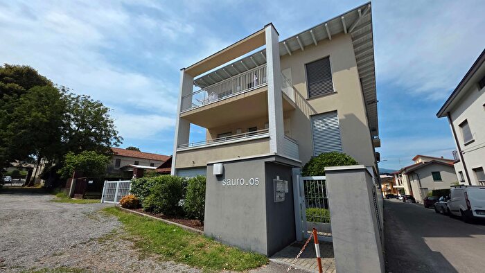 Appartamento trilocale in vendita in Via Nazzario Sauro, Cantu