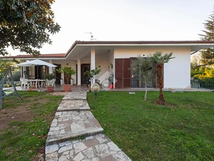 Casa con 5 locali in vendita in Via F Cervi, Pozzo D'Adda