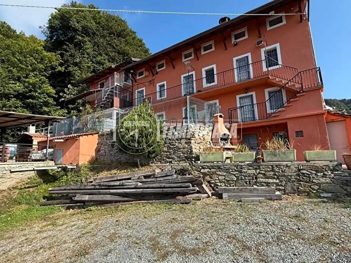 Casa con 10 locali in vendita in Borgata Mompellato Tricetto, Rubiana