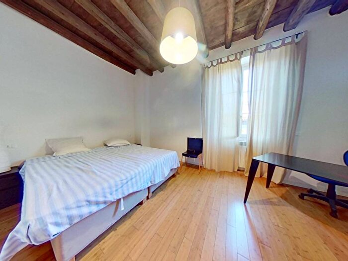 Appartamento trilocale in affitto in Alzaia Naviglio Grande, Navigli Darsena, Milano