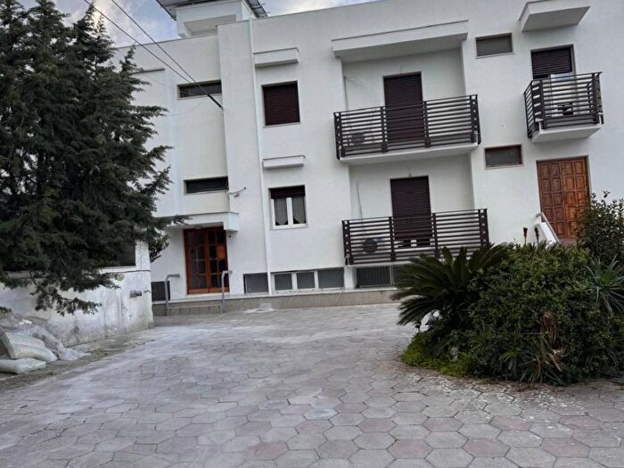 Appartamento trilocale in affitto in Via Fratelli Mannarino, Santo Spirito, Bari