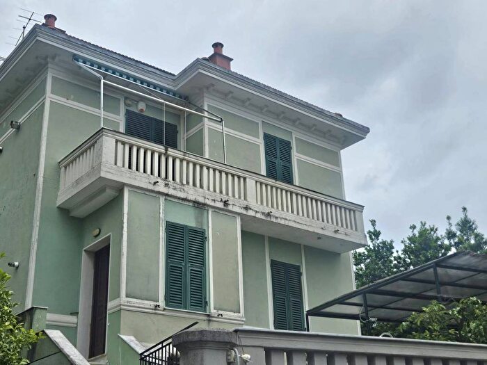 Appartamento con 5 locali in affitto in Viale Quartara, Quarto, Genova