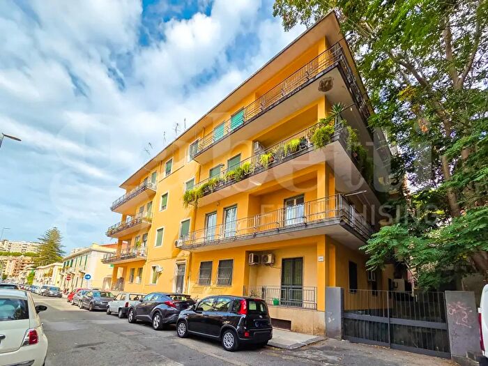 Appartamento quadrilocale in vendita in Via Acqua del Conte, Messina