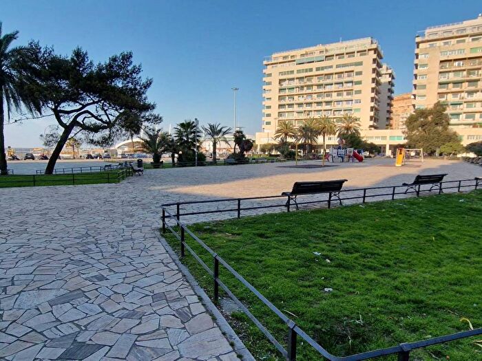 Appartamento bilocale in affitto in Piazza Raffaele Rossetti, Foce, Genova