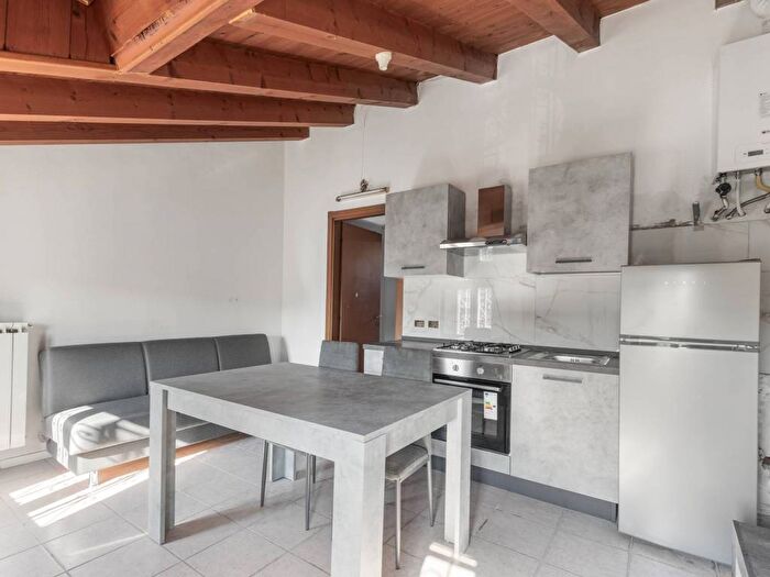 Appartamento bilocale in affitto in Via San Mamete, Quartiere Adriano, Milano