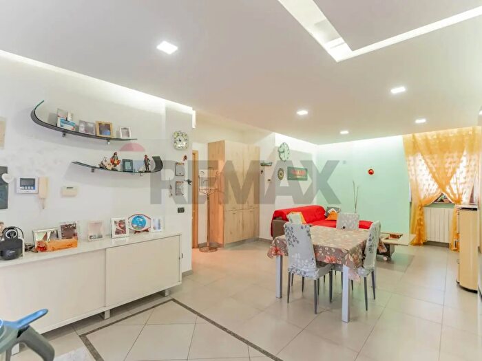 Casa con 7 locali in vendita in Via Montello, Fagnano Olona