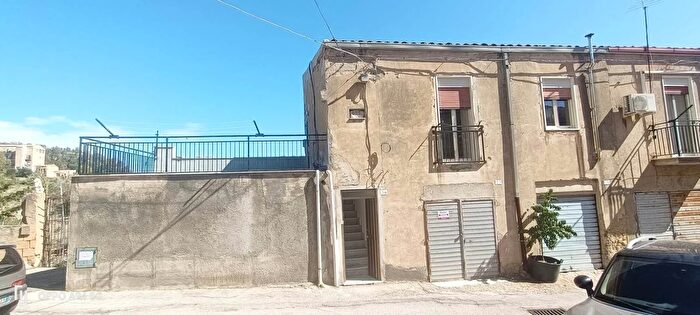 Casa bilocale in vendita in Via Santa Domenica, Caltanissetta