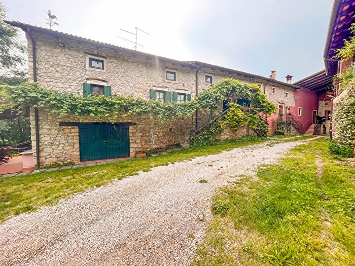 Casa con 5 locali in affitto in Via Valdilonte, Isola Vicentina