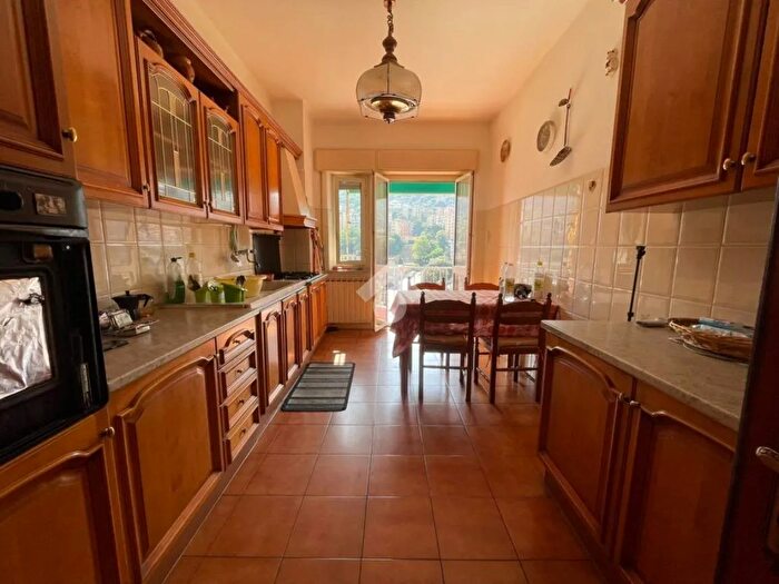 Appartamento con 5 locali in vendita in Via Piacenza, Genova