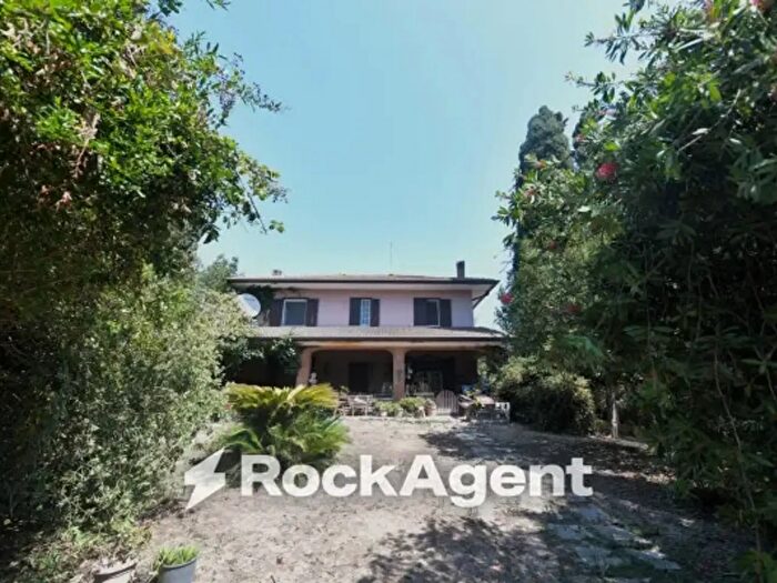 Casa con 6 locali in vendita in Strada del Pantanello, Latina